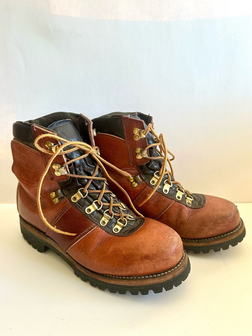 Vintage Dexter Brown Leather Insulated Mountaineering Hiking Boots Vibram Sole